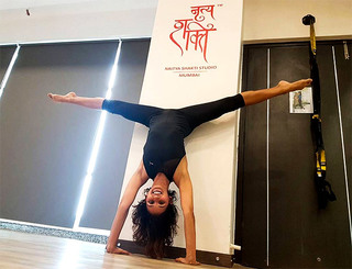 Shakti Mohan feet photo 8