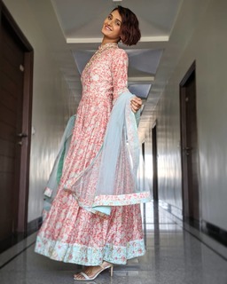 Shakti Mohan feet photo 14