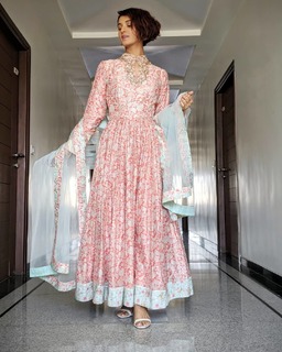 Shakti Mohan feet photo 12