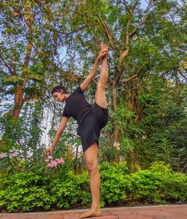 Shakti Mohan feet photo 8