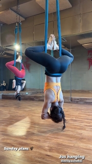 Shakti Mohan feet photo 18