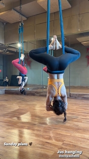 Shakti Mohan feet photo 17