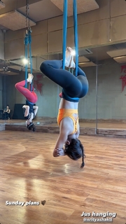 Shakti Mohan feet photo 16