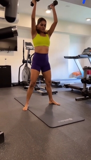 Shakti Mohan feet photo 3