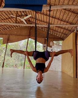Shakti Mohan feet photo 11