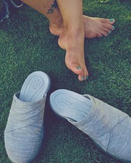 Shalini Pandey feet photo 11