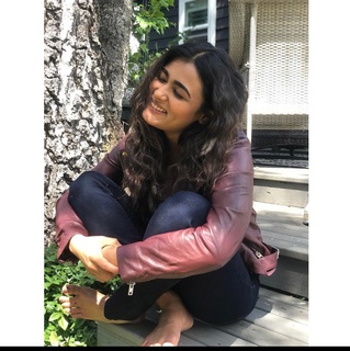 Shalini Pandey feet photo 13