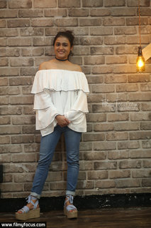 Shalini Pandey feet photo 10