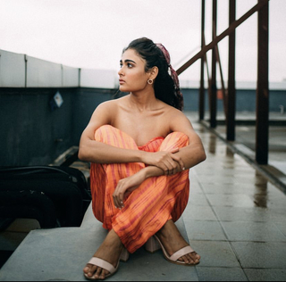 Shalini Pandey feet photo 9