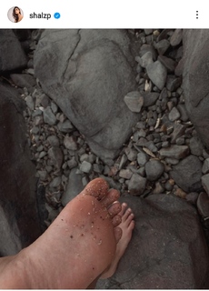 Shalini Pandey feet photo 4