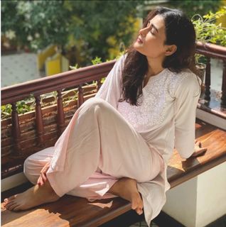 Shalini Pandey feet photo 15