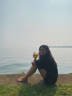 Shalini Pandey feet photo 2