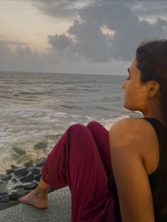Shalini Pandey feet photo 3
