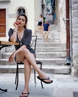 Shama Sikander feet photo 6