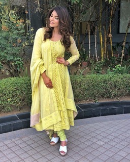 Shama Sikander feet photo 17