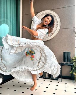 Shama Sikander feet photo 3