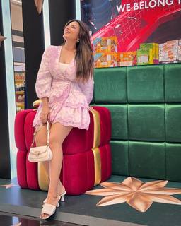 Shama Sikander feet photo 7