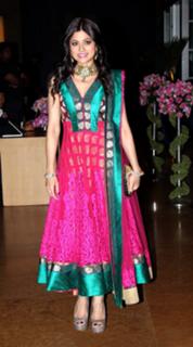 Shamita Shetty feet photo thumbnail