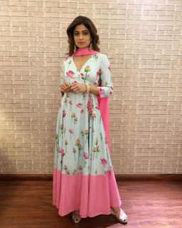 Shamita Shetty feet photo thumbnail
