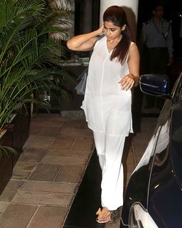Shamita Shetty feet photo thumbnail