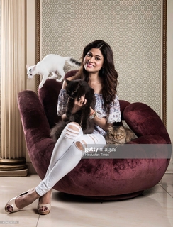 Shamita Shetty feet photo thumbnail