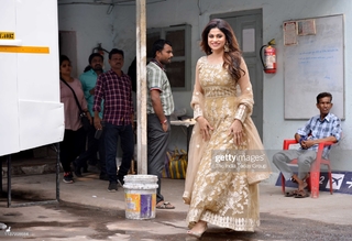 Shamita Shetty feet photo thumbnail