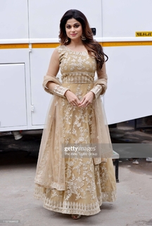 Shamita Shetty feet photo thumbnail