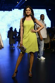 Shamita Shetty feet photo thumbnail