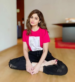 Shamita Shetty feet photo thumbnail
