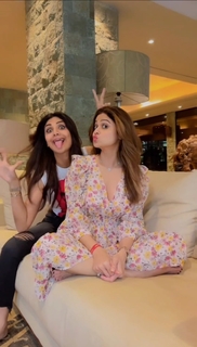 Shamita Shetty feet photo thumbnail