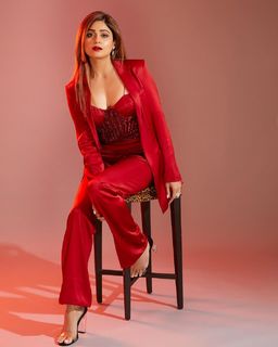 Shamita Shetty feet photo thumbnail