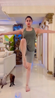 Shamita Shetty feet photo thumbnail