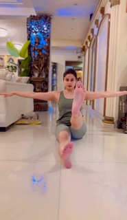 Shamita Shetty feet photo thumbnail