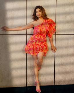 Shamita Shetty feet photo thumbnail