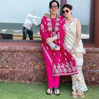 Shamita Shetty feet photo thumbnail