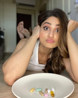 Shamita Shetty feet photo thumbnail