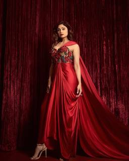 Shamita Shetty feet photo thumbnail