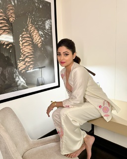 Shamita Shetty feet photo thumbnail