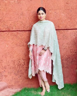 Shamita Shetty feet photo thumbnail