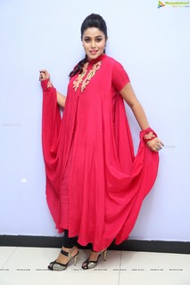 Shamna Kasim feet photo thumbnail