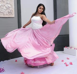 Shamna Kasim feet photo thumbnail