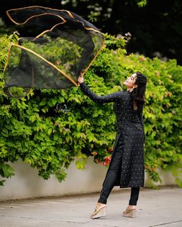 Shamna Kasim feet photo thumbnail