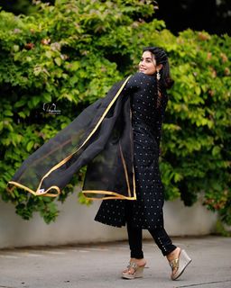 Shamna Kasim feet photo thumbnail