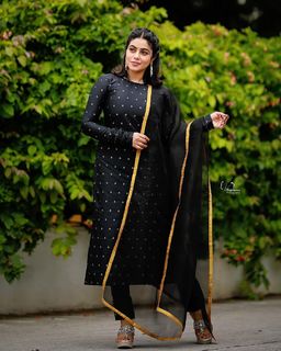 Shamna Kasim feet photo thumbnail