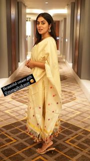 Shamna Kasim feet photo thumbnail