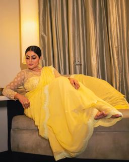Shamna Kasim feet photo thumbnail