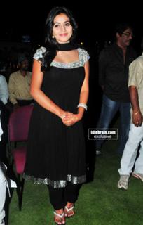 Shamna Kasim feet photo thumbnail
