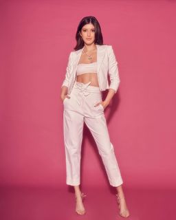 Shanaya Kapoor feet photo thumbnail