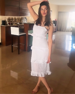 Shanaya Kapoor feet photo thumbnail