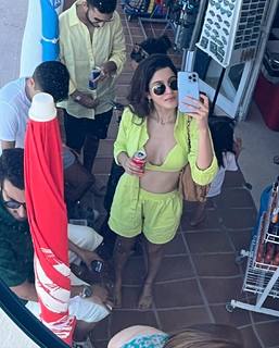 Shanaya Kapoor feet photo thumbnail